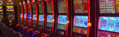 jit99 ကာစီနို Live Baccarat Dealer နှင့် ကစားသမားများ ပြင်ဆင်ကစားနေသောမြင်ကွင်း